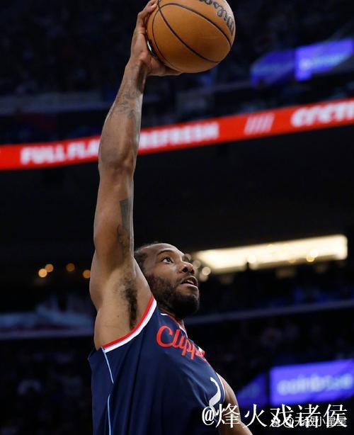 船记:我记不清多少次有球员面对快船投出炸裂式三分表演了 船记:我记不清多少次有球员面对快船投出炸裂式三分表演了